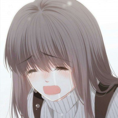 电流瞬间击穿全身！女子边充电边玩手机遭电击多处受伤